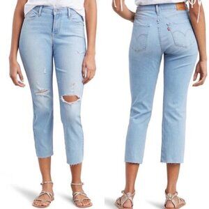 NWT Levi's Jeans Size 28 Distressed Curvy Blue Light Wash Mid Rise Cropped